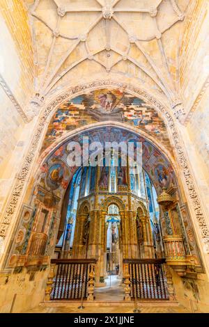 Die Charola ist ein zentraler Ort im Templerpalast von Tomar, Portugal. Die prächtige Kapelle des Klosters der Ritter Christi inspiriert von Th Stockfoto