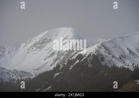 Sahara-Sandstaub in der Luft über dem polnischen Tatra-Gebirge, Zakopane, Koscielisko, Chocholow Stockfoto