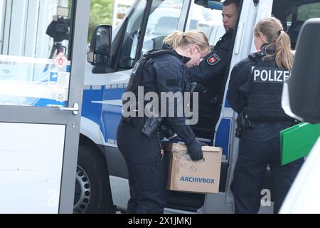 Niedersachsen, Hannover, razzia bei der AfD: Staatsanwaltschaft Hannover durchsucht Parteizentrale, Beamte sichern Beweismaterial, *** Niedersachsen, Hannover, Razzia bei der AfD Hannover Staatsanwaltschaft durchsucht Parteizentrale, Beamte sichern Beweismaterial, Stockfoto