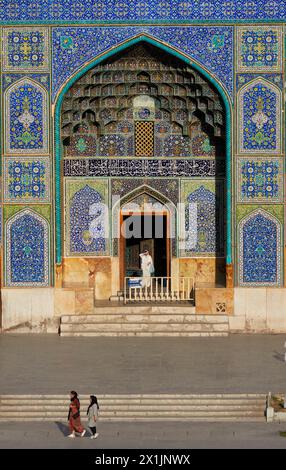 Eintritt in die Lotfollah Moschee auf dem Naqsh-e Jahan Platz. Isfahan, Iran. Stockfoto