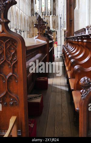 Der hölzerne Chor in einer Reihe in der Southwark Cathedral in London Stockfoto