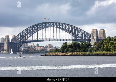 Die weltberühmte Sydney Harbour Bridge, die höchste Stahlbogenbrücke der Welt, wurde von der britischen Firma Dorman Long erbaut und 1932 in Sydney eröffnet Stockfoto