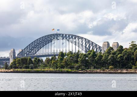 Die weltberühmte Sydney Harbour Bridge, die höchste Stahlbogenbrücke der Welt, wurde von der britischen Firma Dorman Long erbaut und 1932 in Sydney, NSW, eröffnet Stockfoto