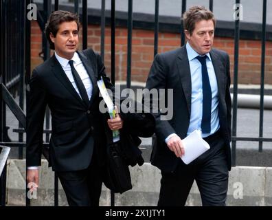 Leveson-Untersuchung über das Presseverhalten am High Court in London 21.11.11 Hugh Grant kommt vor Gericht, um mit seinem Anwalt David Sherborne eine Aussage zu machen PIC von Gavin Rodgers/Pixel 8000 Ltd Stockfoto