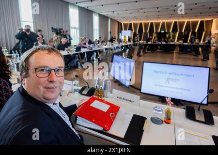 17. April 2024, Nordrhein-Westfalen, Münster: Oliver Krischer (Allianz 90/die Grünen), Verkehrsminister Nordrhein-Westfalens, nimmt an der Verkehrsministerkonferenz (VMK) im Atlantic Hotel Teil. Foto: Rolf Vennenbernd/dpa Stockfoto