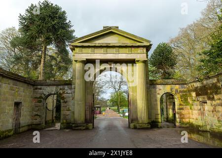 Der große Eingang zu Tatton Park Gardens, Mereheath Drive, Knutsford Stockfoto