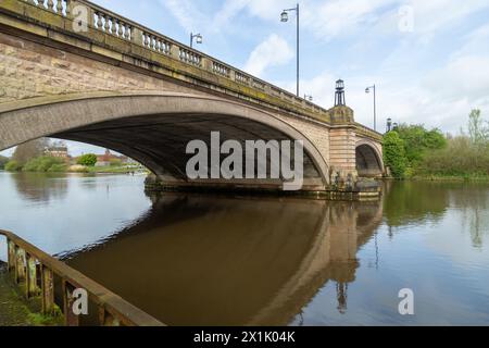 Die Kingsway-Brücke über den Fluss Mersey, Warrington Stockfoto