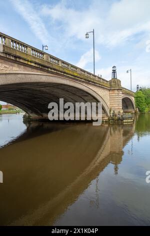 Die Kingsway-Brücke über den Fluss Mersey, Warrington Stockfoto