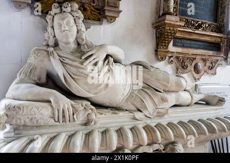 Monument für Sir Thomas Hare in der Hare Chapel in Stow Bardolph zeigt ihn in römischer Rüstung – das einzige Beispiel dieser kurzlebigen Mode in Norfolk. Stockfoto