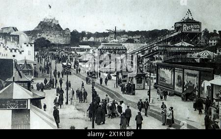 Der Vergnügungspark bei der British Empire Exhibition in Wembley (Empire Stadium). Von einem Foto von Campbell Gray, Herausgeber unbekannt. Stockfoto