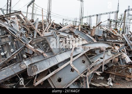 Die Folgen von Raketenangriffen auf die kritische Infrastruktur der Ukraine Stockfoto