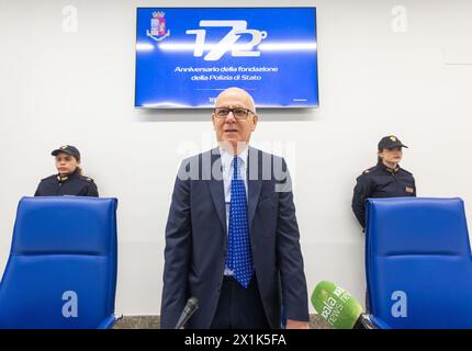 Mailand, Italien. April 2024. IL Questore di Milano Giuseppe Petronzi Incontra la stampa per il resoconto dell'anno di attività della Polizia di Stato - Cronaca - Milano, Italia - Mercoledì, 17. April 2024 (Foto Stefano Porta/LaPresse) Giuseppe Petronzi, Polizeikommissar von Mailand, trifft die Presse für den Bericht über das Jahr der Tätigkeit der Staatspolizei - Nachrichten - Mailand, Italien - Mittwoch, 17. April 2024 (Foto Stefano Porta/LaPresse) Credit: LaPresse/Alamy Live News Stockfoto