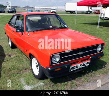 Dreiviertel-Frontansicht eines Red, 1976, Ford Escourt MkII, Rallye-Car, ausgestellt auf der British Motor Show 2023 Stockfoto