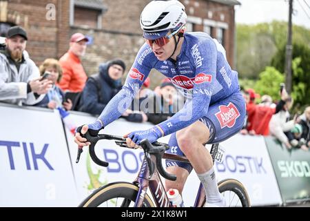 Huy, Belgien. April 2024. JASPER JACOBS/BELGA/MAXPPP - der dänische Soren Kragh Andersen von Alpecin-Deceuninck, im Einsatz während des Herrenrennens der „La Fleche Wallonne“, eines Tages Radrennens (Waalse Pijl - Wallonische Pfeile), 199 km von Charleroi nach Huy, Mittwoch, 17. April 2024. BELGA FOTO JASPER JACOBS Credit: MAXPPP/Alamy Live News Stockfoto