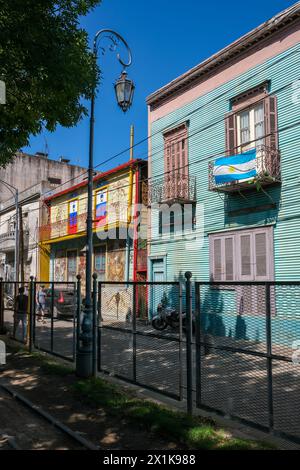 La Boca, Buenos Aires, Argentinien - La Boca, bunt bemalte Häuser im Hafenviertel rund um die El Caminito Gasse. La Boca entstand am en Stockfoto