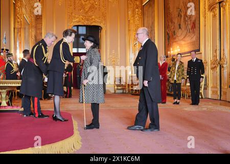 Dame Felicity Dahl, aus London, Gründerin von Roald Dahls wunderbarer Kinderkaritative und des Ronald Dahl Museum and Story Centre, wird in Windsor Castle zur Dame Commander des British Empire ernannt. Die Auszeichnung würdigt Verdienste um die Philanthropie, die Literatur und die Jugend. Bilddatum: Mittwoch, 17. April 2024. Stockfoto