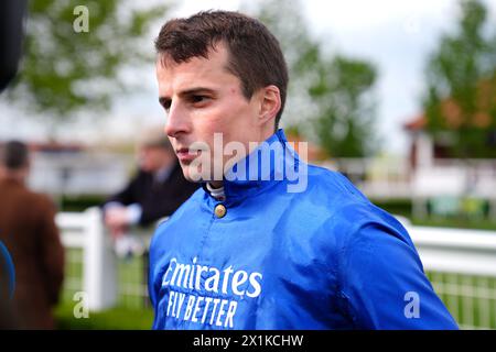 Jockey William Buick, nachdem er die Bet365 Earl of Sefton Stakes mit Pferd Ottoman Fleet am zweiten Tag des bet365 Craven Meetings auf der Newmarket Racecourse gewonnen hatte. Bilddatum: Mittwoch, 17. April 2024. Stockfoto