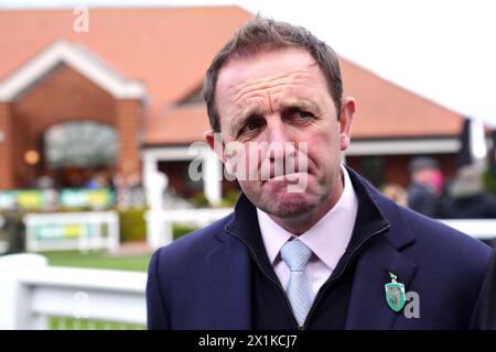 Trainer Charlie Appleby, nachdem er gesehen hatte, wie Ottoman Fleet von Jockey William Buick geritten wurde, gewann am zweiten Tag des bet365 Craven Meetings auf der Newmarket Racecourse die Bet365 Earl of Sefton Stakes. Bilddatum: Mittwoch, 17. April 2024. Stockfoto