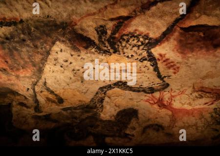 Lascaux IV, International Center for Cave Art (Centre international de l'Art pariétal), präsentiert unter anderem ein vollständiges Faksimile aller d Stockfoto