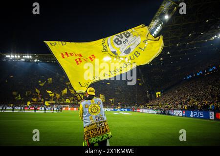 Dortmund Deutschland. April 2024. BVB Fahnenschwenker Borussia Dortmund - Atletico Madrid 16.04.2024 Copyright (nur für journalistische Zwecke) by Stockfoto