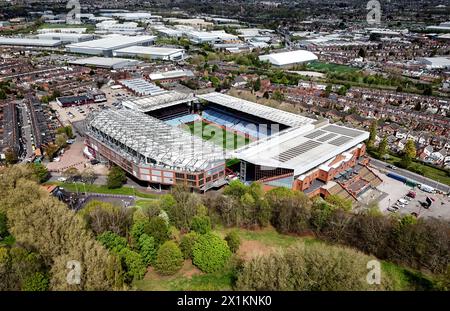 Ein Blick von einer Drohne auf den Villa Park in Birmingham, Heimat des Aston Villa Football Club. Bilddatum: Mittwoch, 17. April 2024. Stockfoto