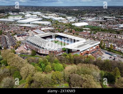 Ein Blick von einer Drohne auf den Villa Park in Birmingham, Heimat des Aston Villa Football Club. Bilddatum: Mittwoch, 17. April 2024. Stockfoto
