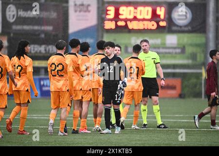 Bilzen, Belgien. April 2024. Nathan Fernandez aus Belgien, Bild nach einem Freundschaftsspiel zwischen den belgischen U17-Futures-Nationalmannschaften und den Niederlanden am Mittwoch, den 17. April 2024, in Bilzen, Belgien. Quelle: Sportpix/Alamy Live News Stockfoto