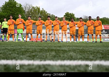 Bilzen, Belgien. April 2024. Die Niederlande wurden vor einem Freundschaftsspiel zwischen den belgischen U17-Futures-Nationalmannschaften und den Niederlanden am Mittwoch, den 17. April 2024, in Bilzen, Belgien gezeigt. Quelle: Sportpix/Alamy Live News Stockfoto