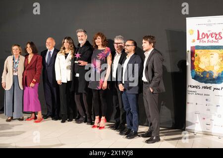 Laura Righi, Enzo Ghigo, Rupert Everett, Vladimir Luxuria e Domenico de Gaetano durante alcuni Momenti della Cerimonia di consegna della Stella della Mole a Rupert Everett presso il Museo del Cinema a Torino, Italia - Cronaca - 17. April 2024 - (Foto Giacomo Longo/LaPresse) Laura Righi, Enzo Ghigo, Everett, Rupert, Rupert, Rupert, Everett, Everett, Rupert, Rupert, Everett, Rupert Vladimir Luxuria und Domenico de Gaetano während einiger Momente der Zeremonie Stella della Mole an Rupert Everett im Kino-Museum in Turin, Italien - Nachrichten - 17. April 2024 - (Foto Giacomo Longo/LaPresse) Credit: LaPresse/Alamy Live News Stockfoto