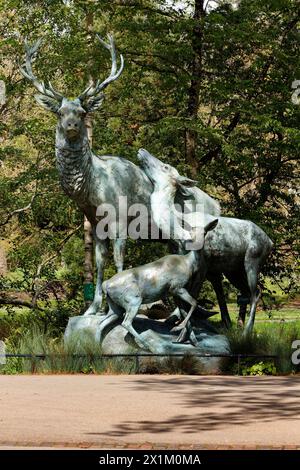 Der majestätische Hirsch (von Georges Gardet, 1910) - Detail - Botanischer Garten - Nantes, Pays de la Loire, Frankreich Stockfoto