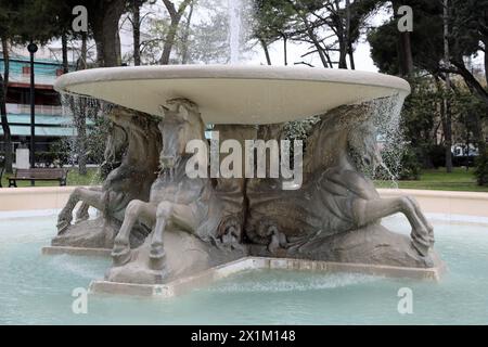 Brunnen der vier Seepferdchen bei Rimini an der Adriaküste Italiens Stockfoto