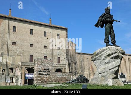 GMonument für den Partisanen vor dem Palazzo della Pilotta in Parma in Norditalien Stockfoto