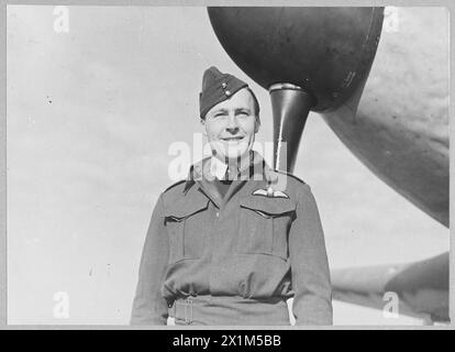 AMERIKANISCHE PILOTEN DER NO 71 SQUADRON RAF (EAGLE SQUADRON) - John Butler Ayre aus Milwaukee, früher bei der US Army, an der RAF Flying Training School, wo Piloten der Eagle Squadron ausgebildet wurden. Alle Piloten der Eagle Squadron wurden vor ihrer Rekrutierung ausgebildet, aber da ihr Erfahrungsstand sehr unterschiedlich war, absolvierten sie alle eine standardisierte Ausbildung der RAF. Stockfoto