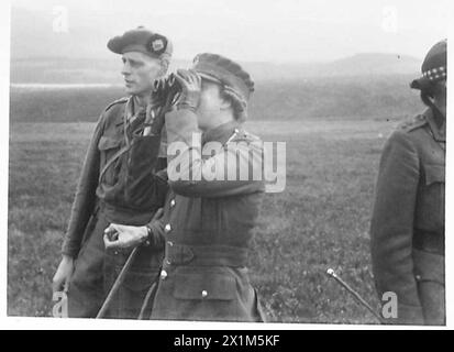 BESUCH VON H.R.H. DER PRINZESSIN ROYAL IN Einem BATAILLON DER KÖNIGLICHEN SCHOTTEN - HRH beobachtet den Fortschritt des Maultiertransportes, der britischen Armee Stockfoto