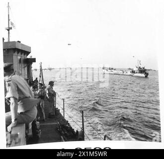 INVASION VON ITALIEN NEAPEL GEBIET : FÜNFTE ARMEE LAND IN DER BUCHT VON SALERNO - der vor der Küste liegende Konvoi, britische Armee Stockfoto