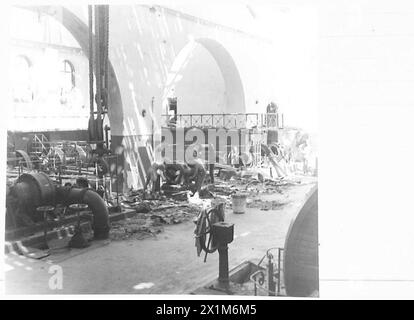 ACHTE ARMEE: BRÜCKENKOPF ÜBER DEN ARNO - das beschädigte Kraftwerk Florenz, britische Armee Stockfoto