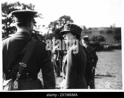 PRINZESSIN ROYAL BESUCHT WEST YORKSHIRE REGIMENT - Ihre Königliche Hoheit während der Inspektion, British Army Stockfoto