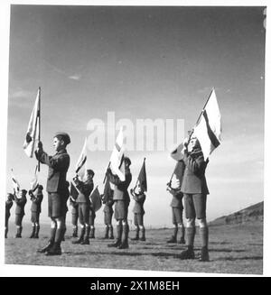 DIE ROYAL MILITARY SCHOOL DES DUKE OF YORK - Signalling Education ist Teil der militärischen Zusatzausbildung. Die Jungs in der Klasse werden 'Flagwagging' gesehen, die britische Armee Stockfoto