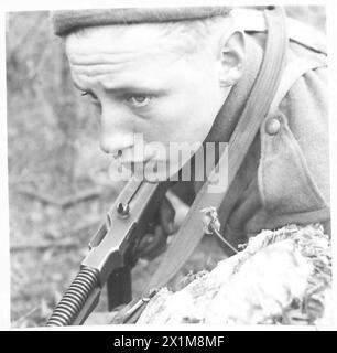 FÜNFTE ARMEE: ANZIO BRIDGEHEADINFANTRY PATROUILLE IM BRÜCKENKOPF (REKONSTRUIERT IN DER LINIE) - FUS. J. Hassard of Derrygonnelly, Co. Fermagh, britische Armee Stockfoto