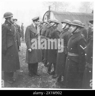 DER DUKE OF KENT IN SCHOTTLAND – der Duke of Kent, der in Uniform der RAF ein Bataillon der Guardia de Honour der Britischen Armee inspiziert Stockfoto