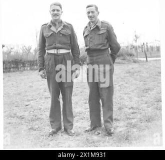 PERSÖNLICHKEITEN der 8. ARMEE - Major General Arbuthnott (rechts) und Captain H.N.D. Seymour, MC., (links) (L.I.R.) A.D.C. an die G.O.C, britische Armee Stockfoto