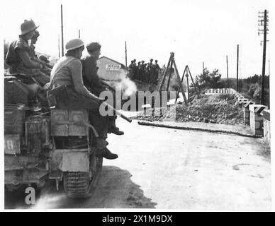 Die achte Armee, die Infanteristen trägt, rücken während Operationen in der Nähe von Triest in Richtung Sistiana vor. Stockfoto