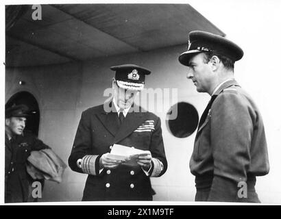 Lord Louis Mountbatten kommt in Potsdam an und erhält bei seiner Ankunft als Teil seiner Aufgaben bei der 21. Armeegruppe der britischen Armee Post. Stockfoto