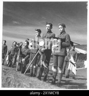 DIE ROYAL MILITARY SCHOOL DES DUKE OF YORK - Signalling Education ist Teil der militärischen Zusatzausbildung. Die Jungs in der Klasse werden 'Flagwagging' gesehen, die britische Armee Stockfoto