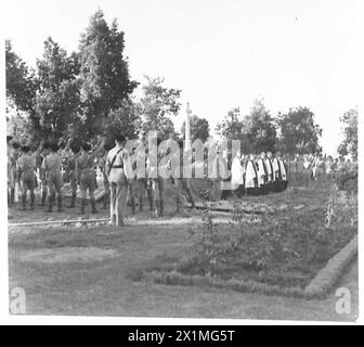 Beerdigung auf dem britischen Friedhof in Old Cairo für vier Offiziere, die bei einem Flugunfall getötet wurden: Major General V.V. Pope, Brigadier R.E. Russell, Brigadier E. S. Unwin und Captain G.R. Amery, British Army. Stockfoto