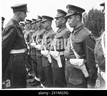 VETERANEN DER WÜSTE AUF PARADE - im Gespräch mit Sergeant Lindridge, BEM. Von Gravesend, British Army, 21st Army Group Stockfoto