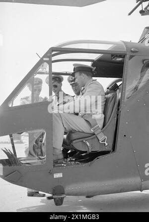 Hunderte britische Marineploten trainieren 1944 in den USA für den Einsatz im Pazifik und im Indischen Ozean, lernen Flugbetrieb, Landungen von Flugzeugen und Hubschrauberbetrieb unter amerikanischen Ausbildern. Stockfoto