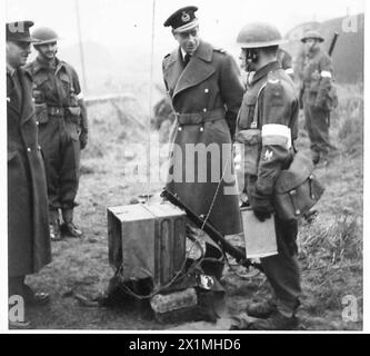 DER DUKE OF KENT IN SCHOTTLAND – während seines Besuchs sah der Duke of Kent ein drahtloses Infanterie-Funkgerät, die britische Armee Stockfoto