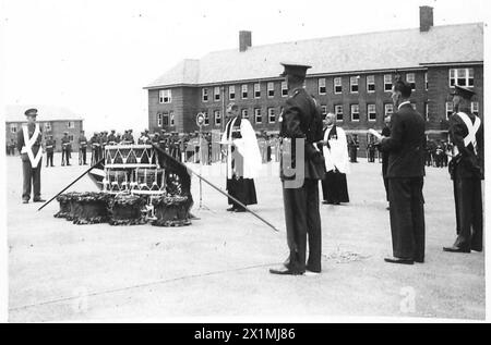 205. JAHRESTAG DER LANCASHIRE FUSILIERS, (20.) CATTERICK CAMP - der Herzog von Gloucester präsentiert Farben an die Lancashire Fusiliers, britische Armee Stockfoto