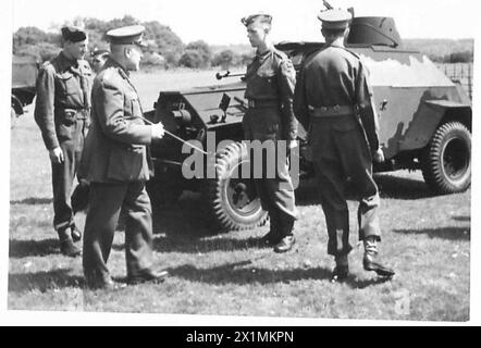 LORD MAYOR OF LONDON ÜBERREICHT BUGGLOCKENFRAGMENTE Einer LONDONER DIVISION - der Lord Mayor inspiziert die Divisional Recce Squadron, British Army Stockfoto